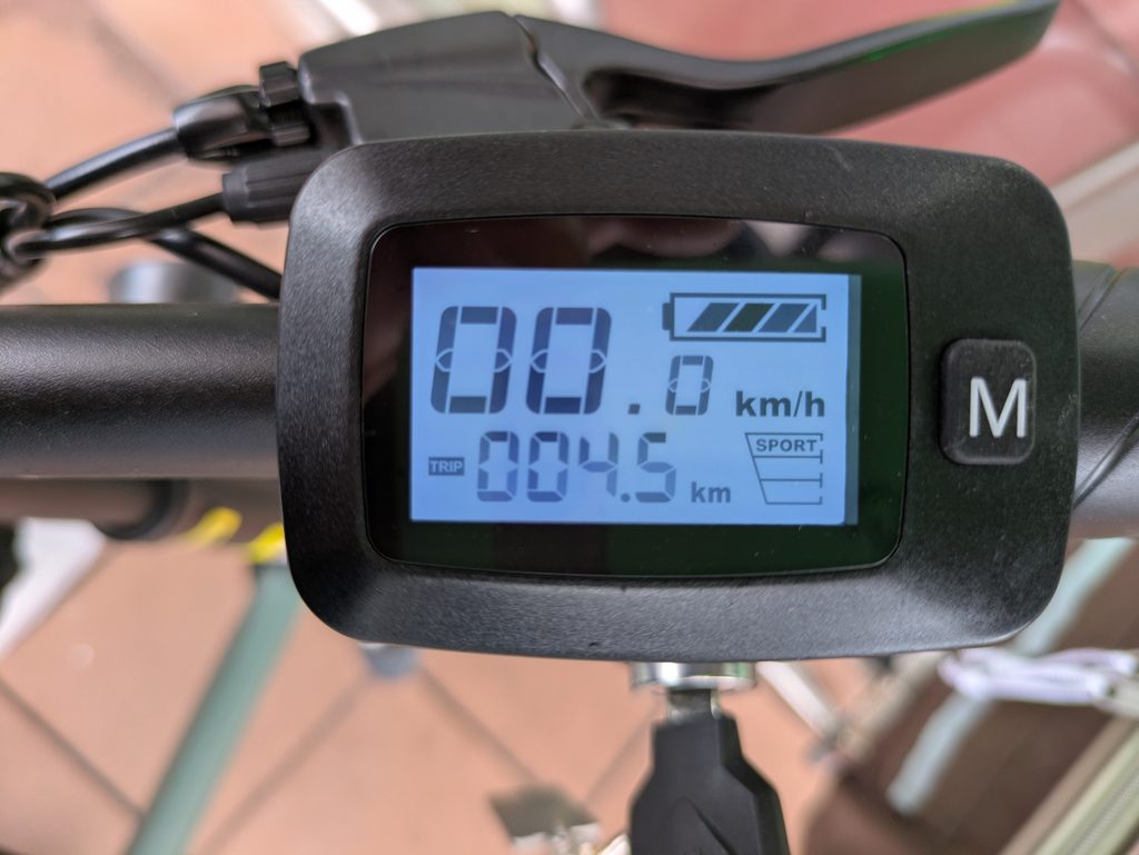 SAGA moのバッテリー残量表示、TRIP4.5km時点