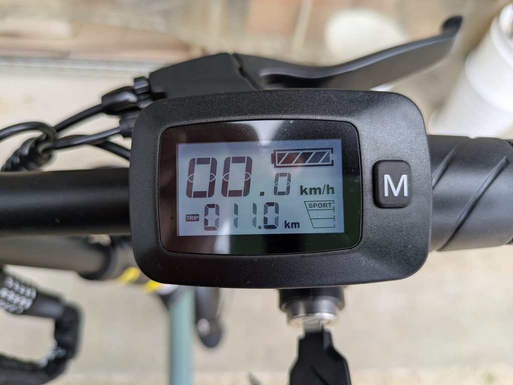 SAGA moのメーター表示、出発直後のTRIP11.0km