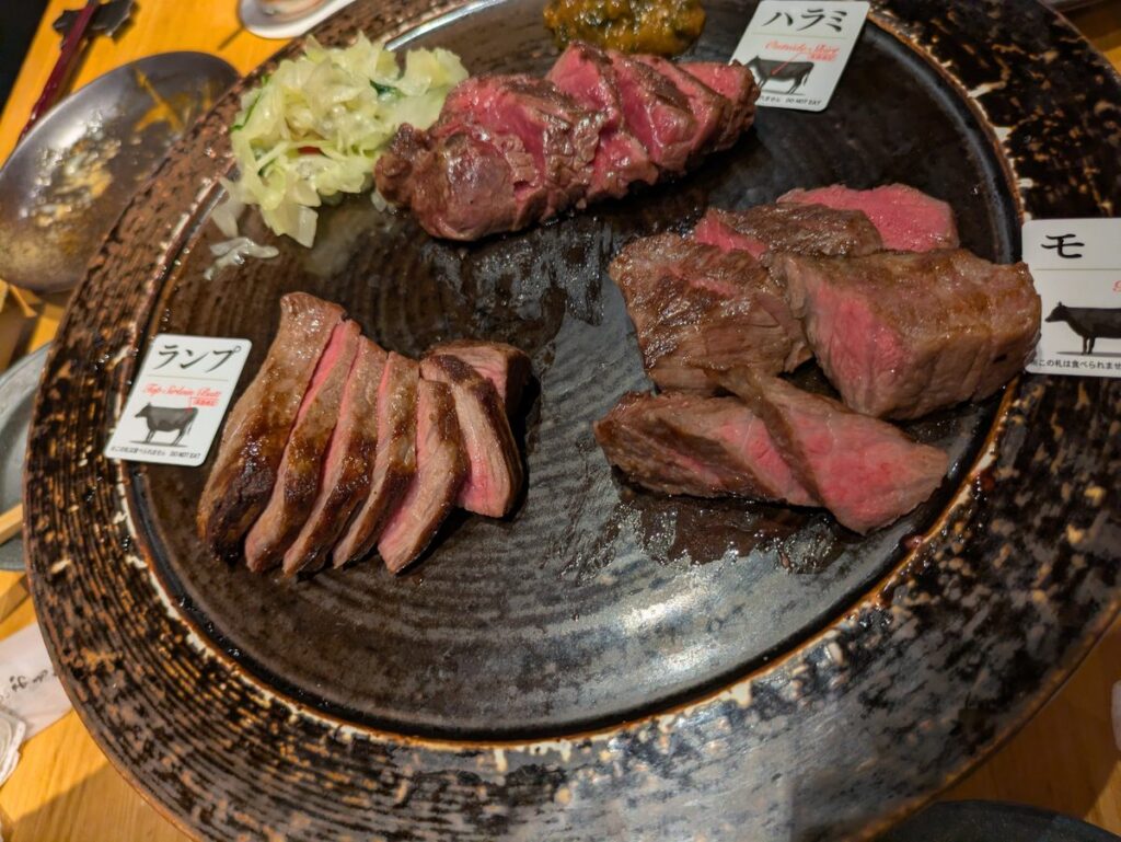 ランプ・ハラミ・モモのステーキ盛り合わせ
